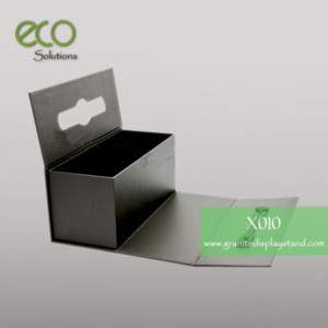 Caja expositora de muestras de cuarzo con asa.